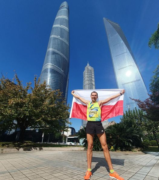 Piotr Łobodziński wygrywa bieg finałowy Towerrunning Tour w Szanghaju