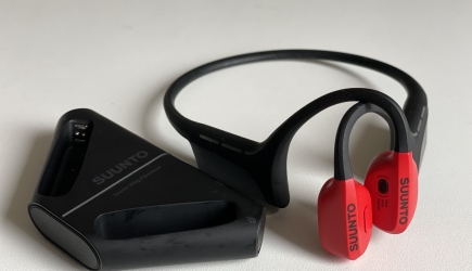 SUUNTO WING – test słuchawek z przewodnictwem nakostnym