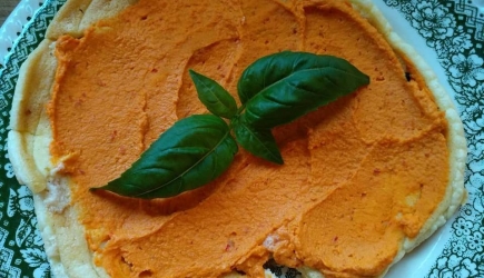 Omlet z pastą z ciecierzycy